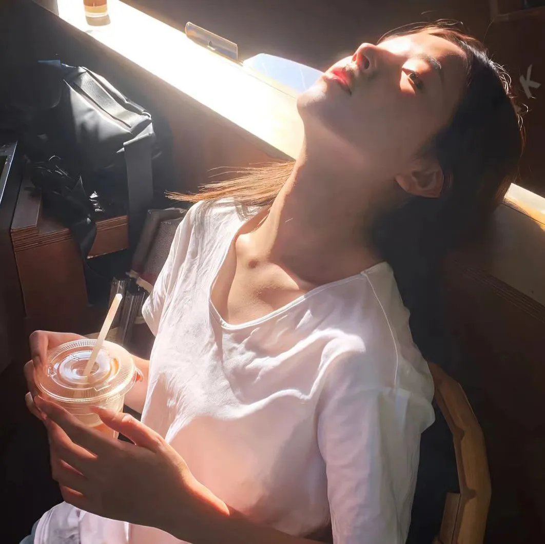 我们生活愉快海报