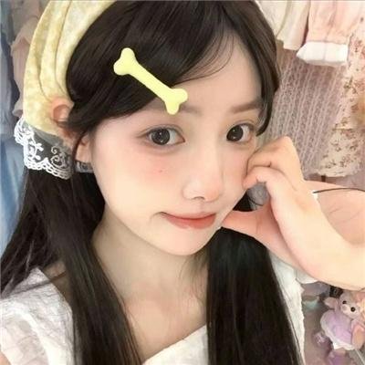 粉骷髅海报