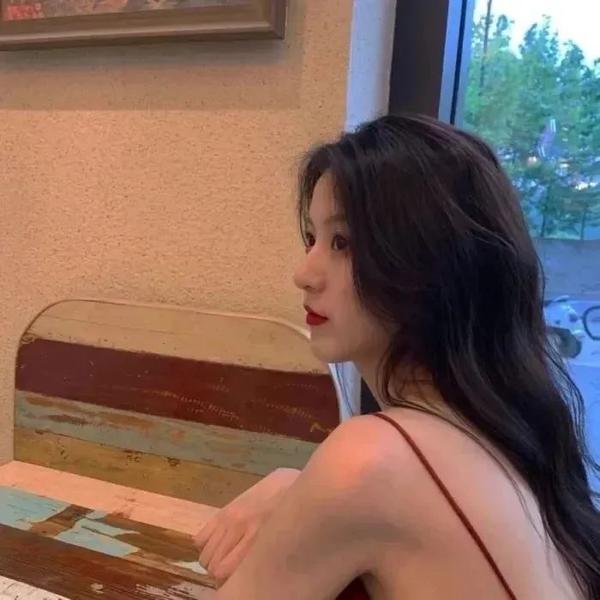 金爪女郎海报
